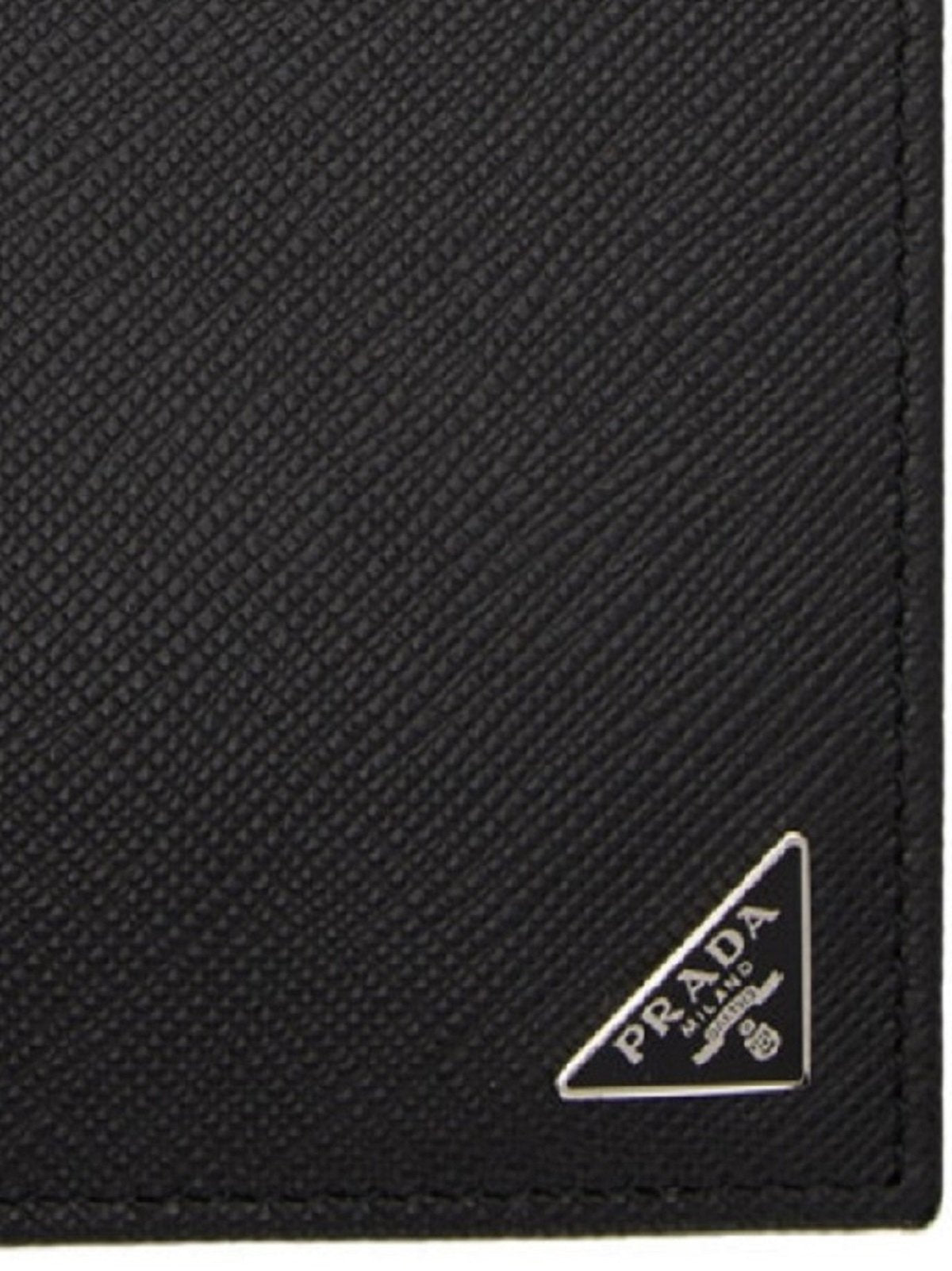 Prada Men's Black Vitello Micro Grain Passport Credit Card Vertical Wallet 2MV412