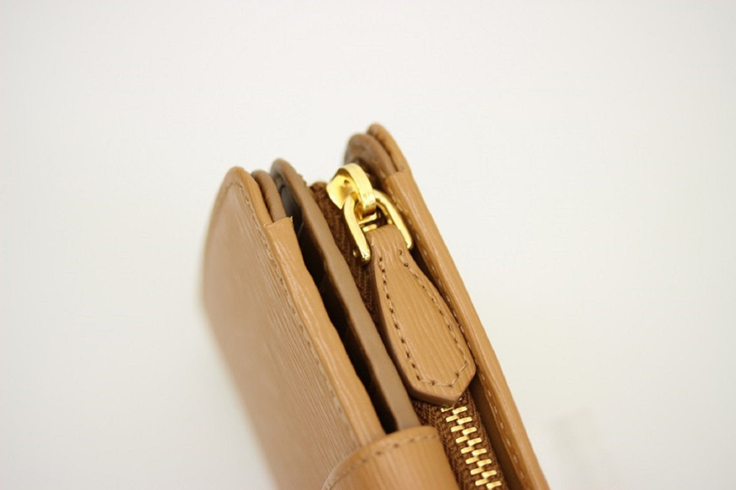 Prada Women's Vitello Move Zip Wallet Caramel With Snap Closure 1ML225
